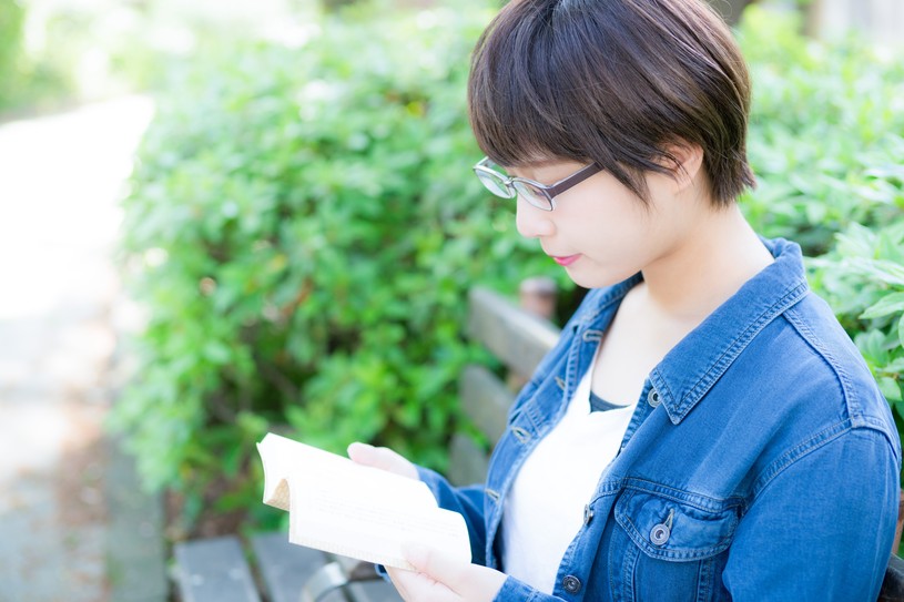 メガネの女性